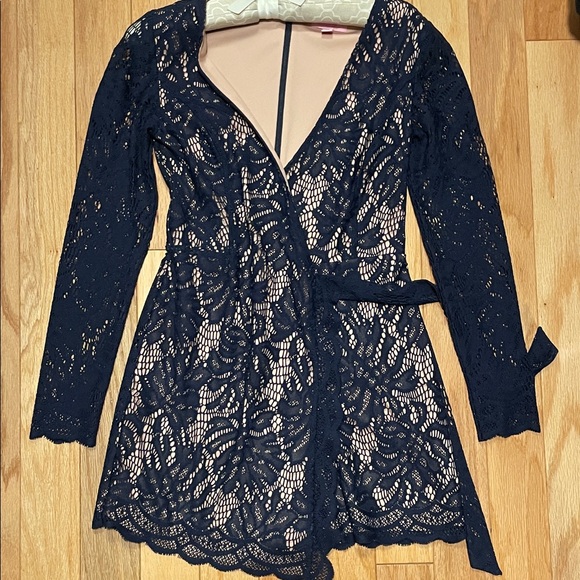 Lilly Pulitzer Pants - Lilly Pulitzer Long Sleeve Navy Lace Wrap Romper Cream Lining